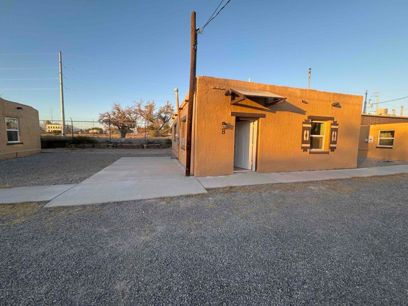 151 N Pendell Rd in El Paso, TX - Building Photo