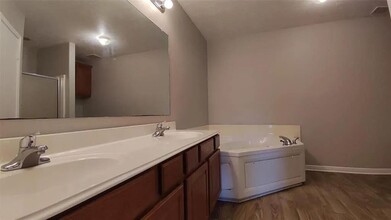 16287 Long Valley Ct in Conroe, TX - Foto de edificio - Building Photo