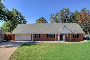 1104 Shady Pine Ct in Bedford, TX - Building Photo