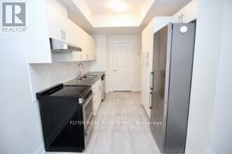 33 Creekbank Rd in Toronto, ON - Building Photo - Building Photo