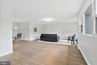 501 Bloomfield Dr in Mount Holly, NJ - Building Photo - Building Photo