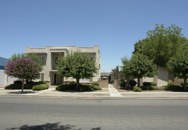 Mav Properties in Reedley, CA - Building Photo - Building Photo