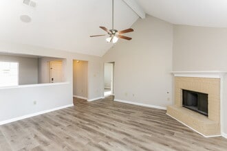 6688 Ross Manor Dr in Memphis, TN - Building Photo - Building Photo