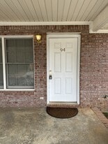 94 Valley Dr in Hartwell, GA - Building Photo