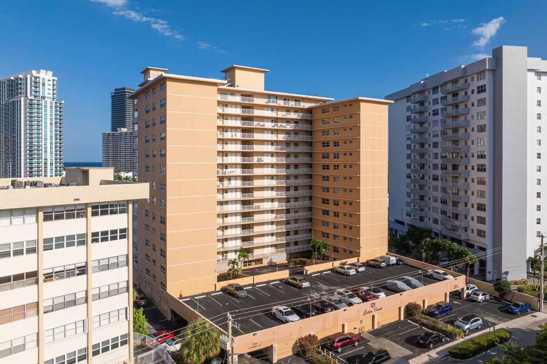 121 Golden Condos in Hallandale Beach, FL - Building Photo