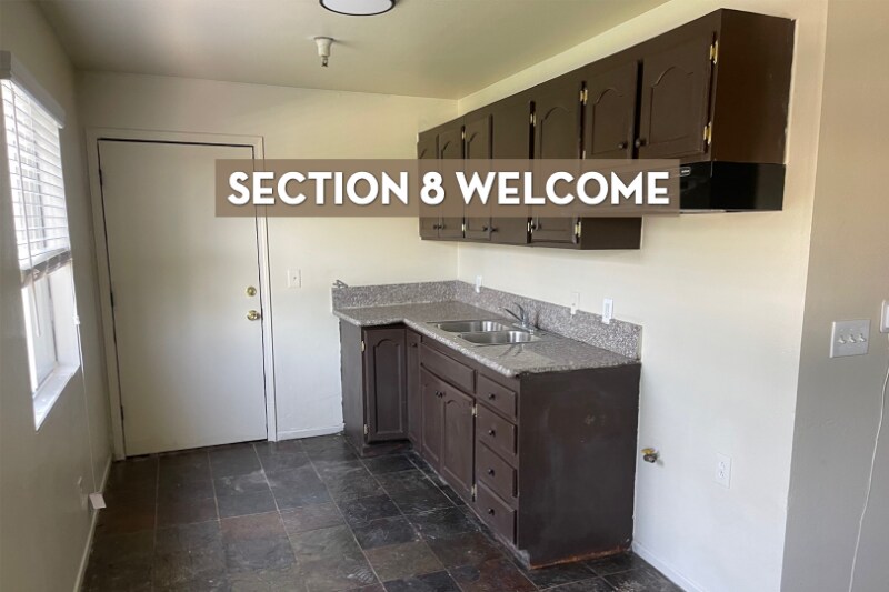 5243 Huntington Dr in Los Angeles, CA - Building Photo