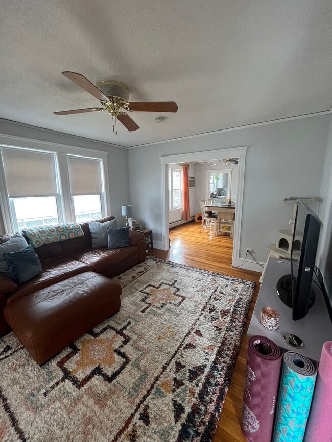 32 Wedgemere Rd, Unit 1 in Malden, MA - Building Photo - Building Photo