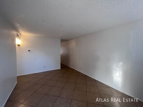 8315 N 61st Ave in Glendale, AZ - Foto de edificio - Building Photo