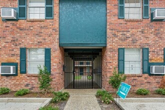 Monet V in Baton Rouge, LA - Building Photo - Building Photo
