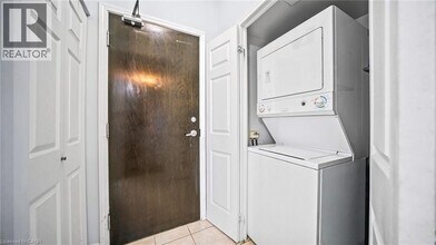 388 Prince of Wales Dr in Mississauga, ON - Building Photo - Building Photo