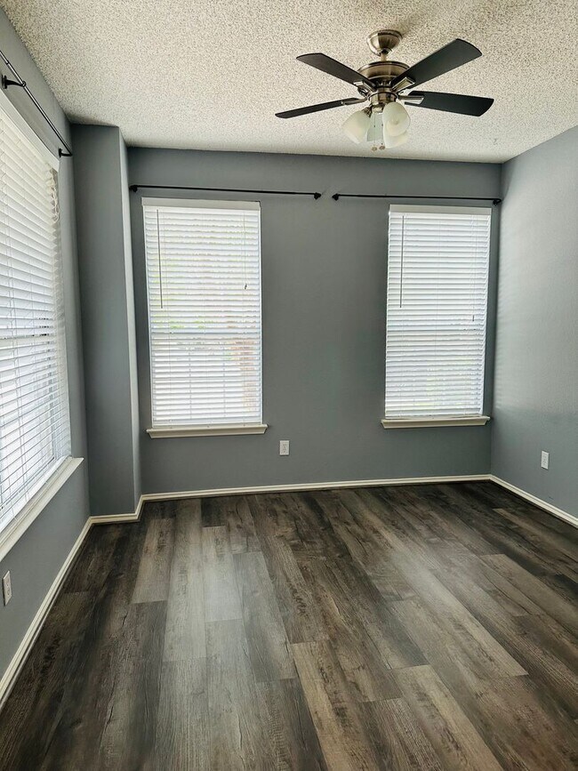 6012 Barrington Ct in Dallas, TX - Building Photo - Building Photo