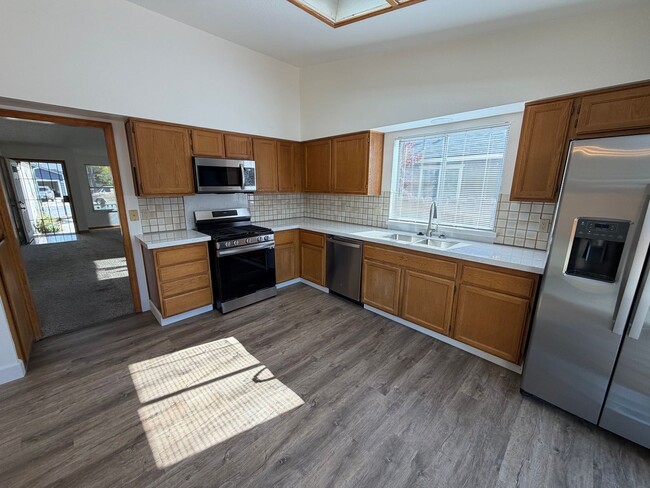 1246 Flora Glen Dr in Sparks, NV - Building Photo - Building Photo