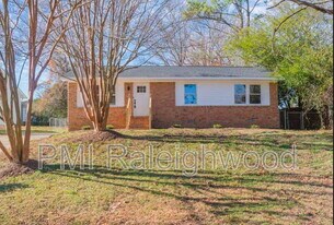 2204 Emerson Pl in Durham, NC - Building Photo
