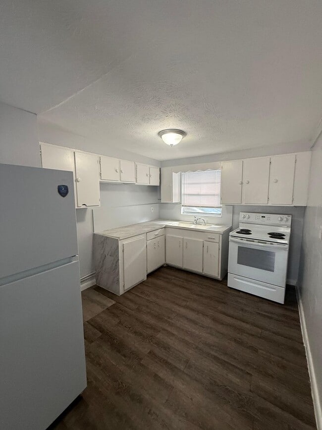 property at 1651-1653 Union St W