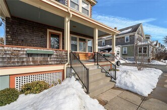 25 Peckham Ave in Newport, RI - Building Photo - Building Photo