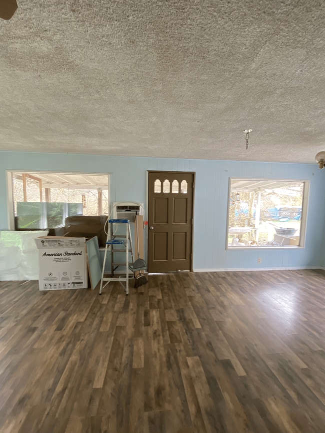 111 E Sherwood Rd in Allyn, WA - Building Photo - Building Photo