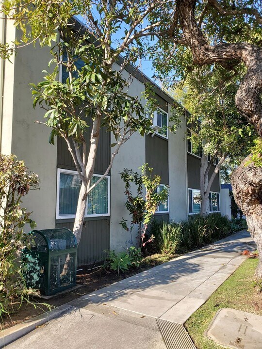 1110 5th St in Coronado, CA - Building Photo