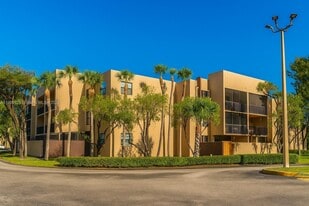 10865 SW 112th Ave in Miami, FL - Building Photo