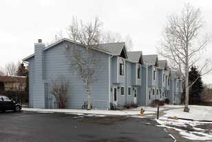 5540-5560 Darcy Ln Apartments