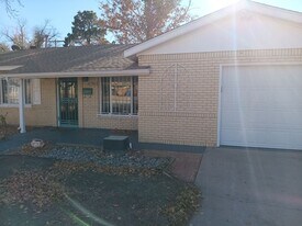 7904 Cutler Ave NE in Albuquerque, NM - Building Photo