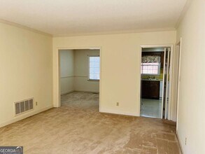 207 Harwell Ave in Lagrange, GA - Foto de edificio - Building Photo