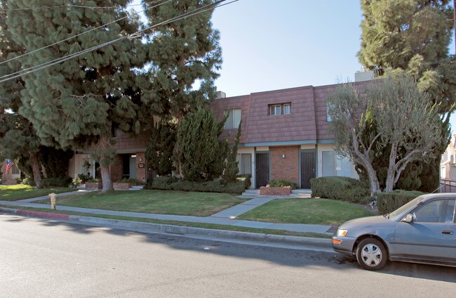 Pine Tree Terrace - Condominiums in Lawndale, CA - Building Photo - Building Photo
