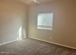 914 Cobalt Hl Ave in Sunland Park, NM - Building Photo - Building Photo