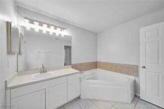 29 SW 24th Pl in Cape Coral, FL - Building Photo - Building Photo