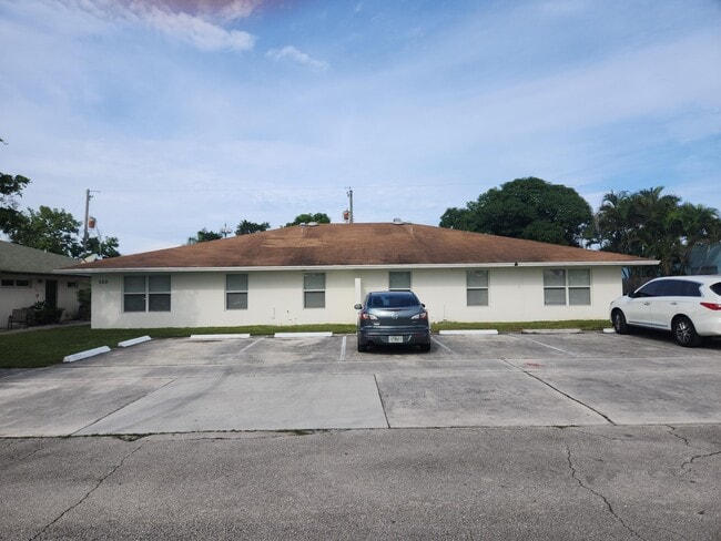 property at 525 Putnam Rd