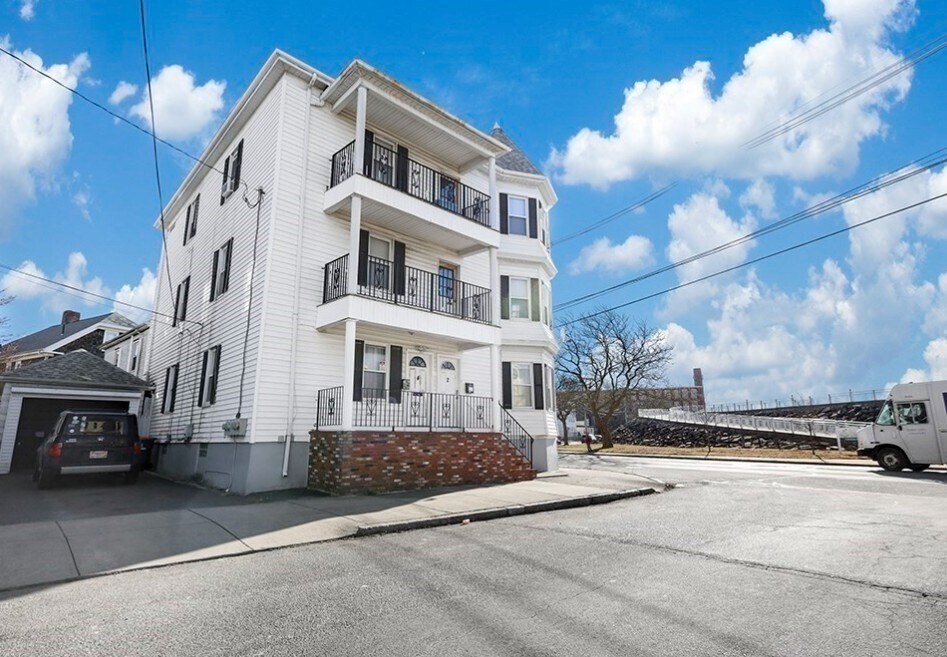 2-4 Stapleton St in New Bedford, MA - Building Photo