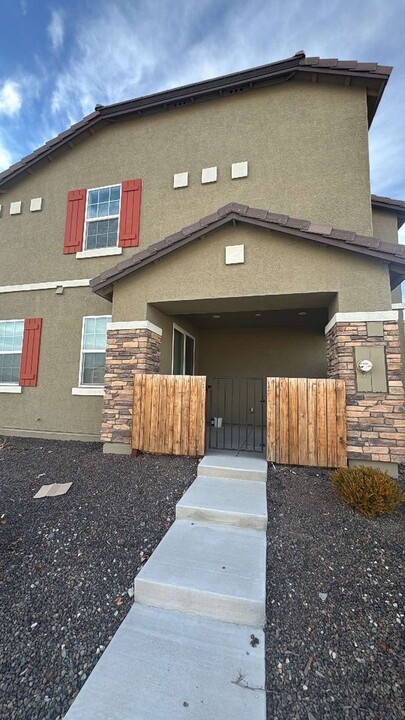 9770 Silver Dollar Ln in Reno, NV - Building Photo