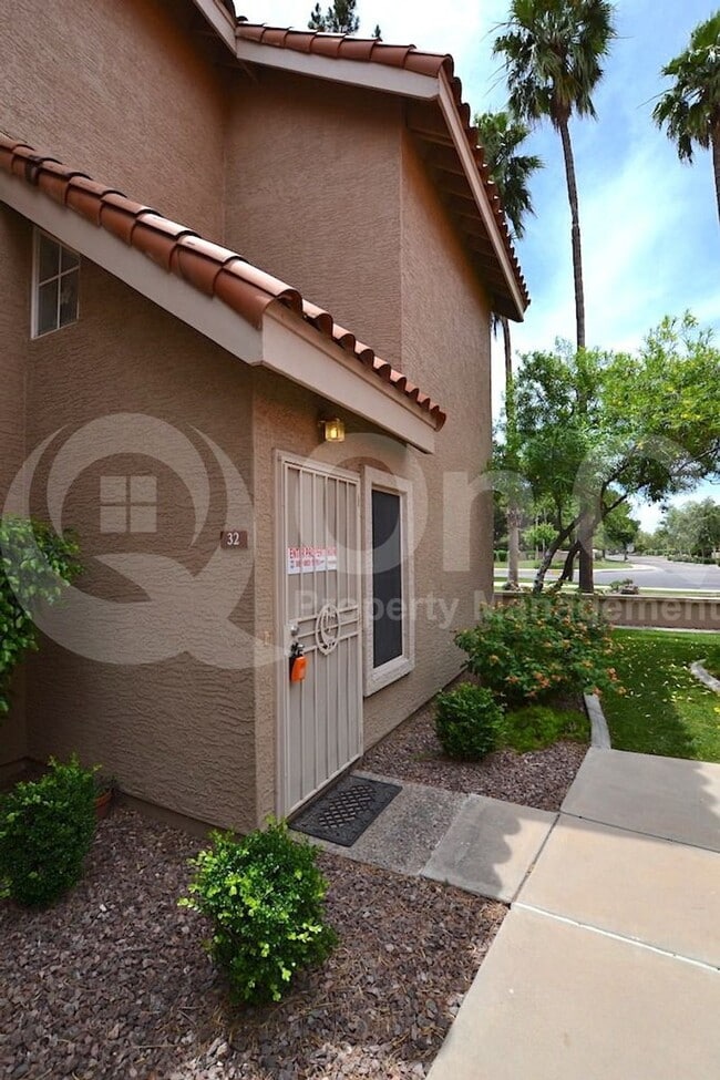 property at 1633 E Lakeside Dr