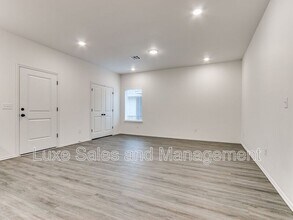 8024 NW 110th Dr in Oklahoma City, OK - Building Photo - Building Photo