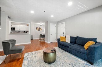 4568 Vinings Central Trace SE in Atlanta, GA - Foto de edificio - Building Photo