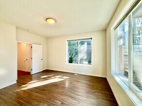 4117 Delridge Wy SW in Seattle, WA - Building Photo - Building Photo