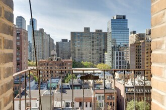 244 W 72nd St in New York, NY - Building Photo - Building Photo