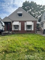 1385 Burkhardt Ave in Akron, OH - Building Photo