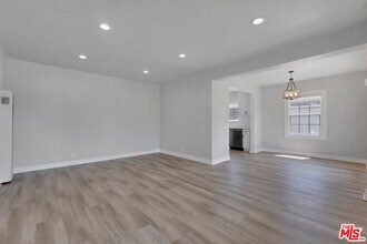 713 W 118th St in Los Angeles, CA - Building Photo - Building Photo