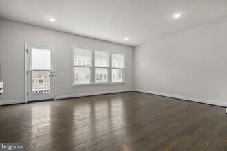 17357 Redshank Rd in Dumfries, VA - Building Photo - Building Photo