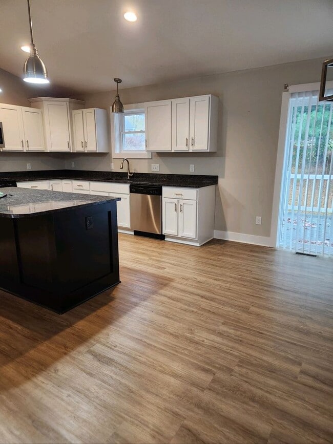 1121 Emorey Cir in Akron, OH - Building Photo - Building Photo
