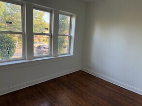 4555 W Wellington Ave in Chicago, IL - Building Photo - Building Photo