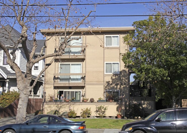 2115 Central Ave in Alameda, CA - Building Photo - Building Photo