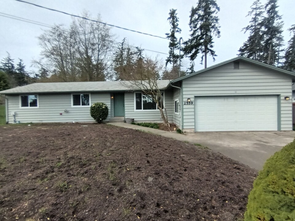 2559 Olympic Dr in Oak Harbor, WA - Building Photo