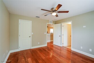 2617 43rd St W in Lehigh Acres, FL - Foto de edificio - Building Photo