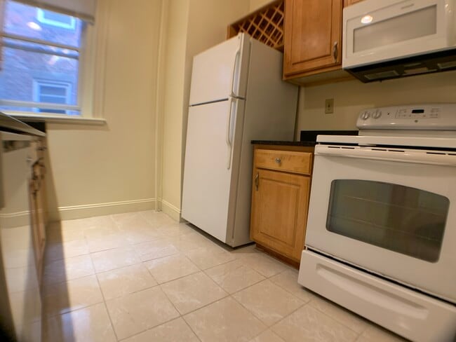 100 Queensberry St in Boston, MA - Building Photo - Building Photo