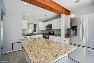 13508 Coates Ln in Herndon, VA - Building Photo - Building Photo