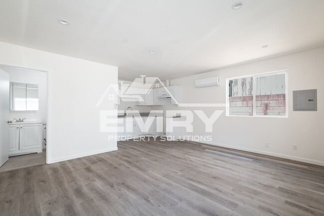 3848 W 105th St in Inglewood, CA - Building Photo - Building Photo