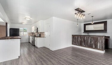 2009 N 68th St in Scottsdale, AZ - Foto de edificio - Building Photo