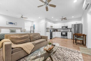 905 N Tropical Trail in Merritt Island, FL - Building Photo