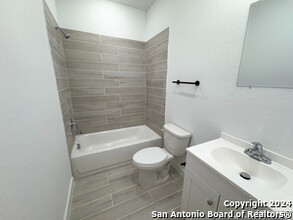 1503 E Southcross in San Antonio, TX - Building Photo - Building Photo